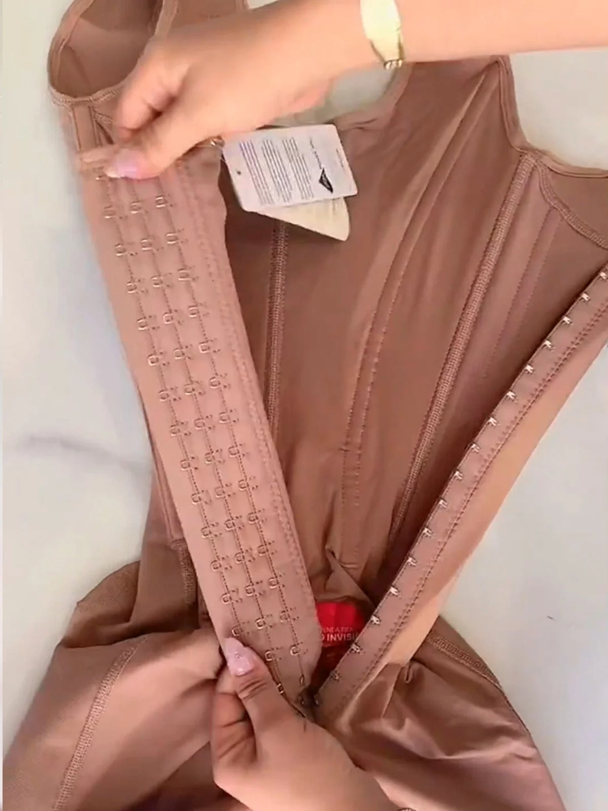 SilhouetteLuxe™ Faja Colombiana Reloj de Arena con Varillas